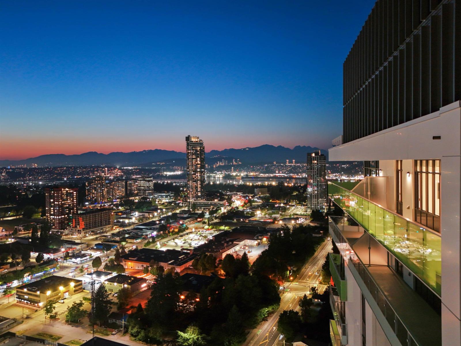 3102 10428 WHALLEY BOULEVARD, Surrey, British Columbia