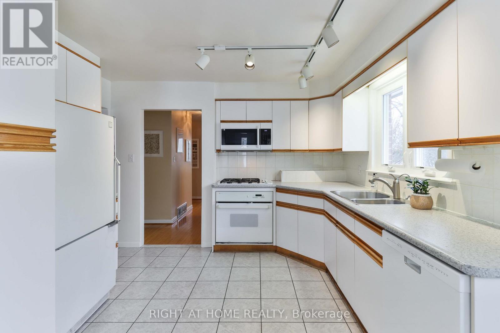 220 Homewood Avenue, Toronto, Ontario  M2M 1K6 - Photo 6 - C12702976