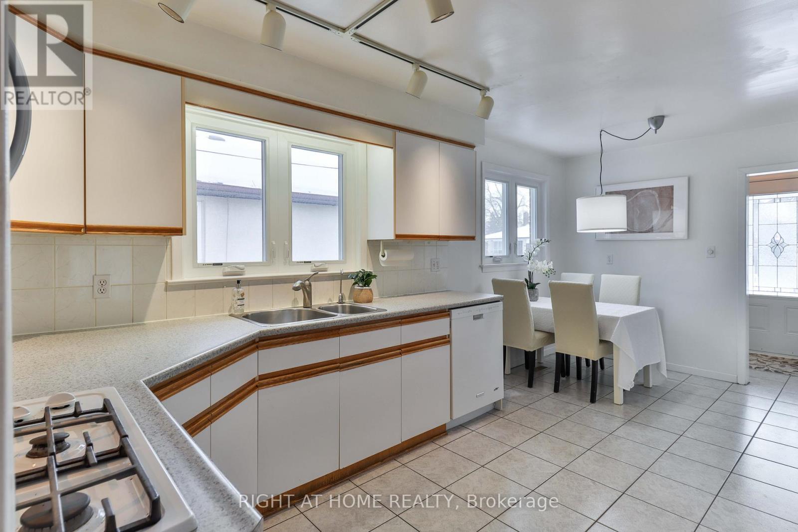 220 Homewood Avenue, Toronto, Ontario  M2M 1K6 - Photo 7 - C12702976