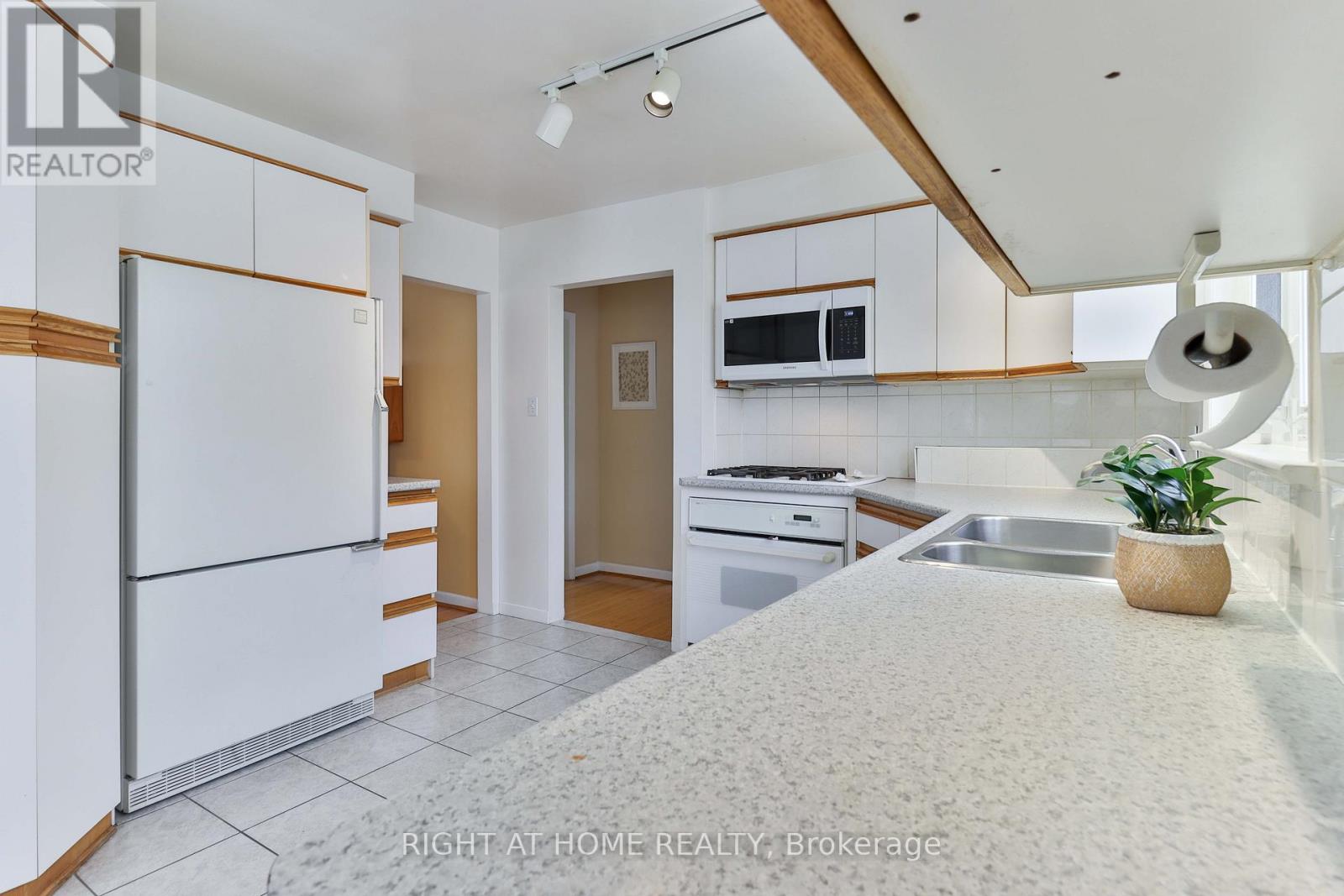 220 Homewood Avenue, Toronto, Ontario  M2M 1K6 - Photo 8 - C12702976