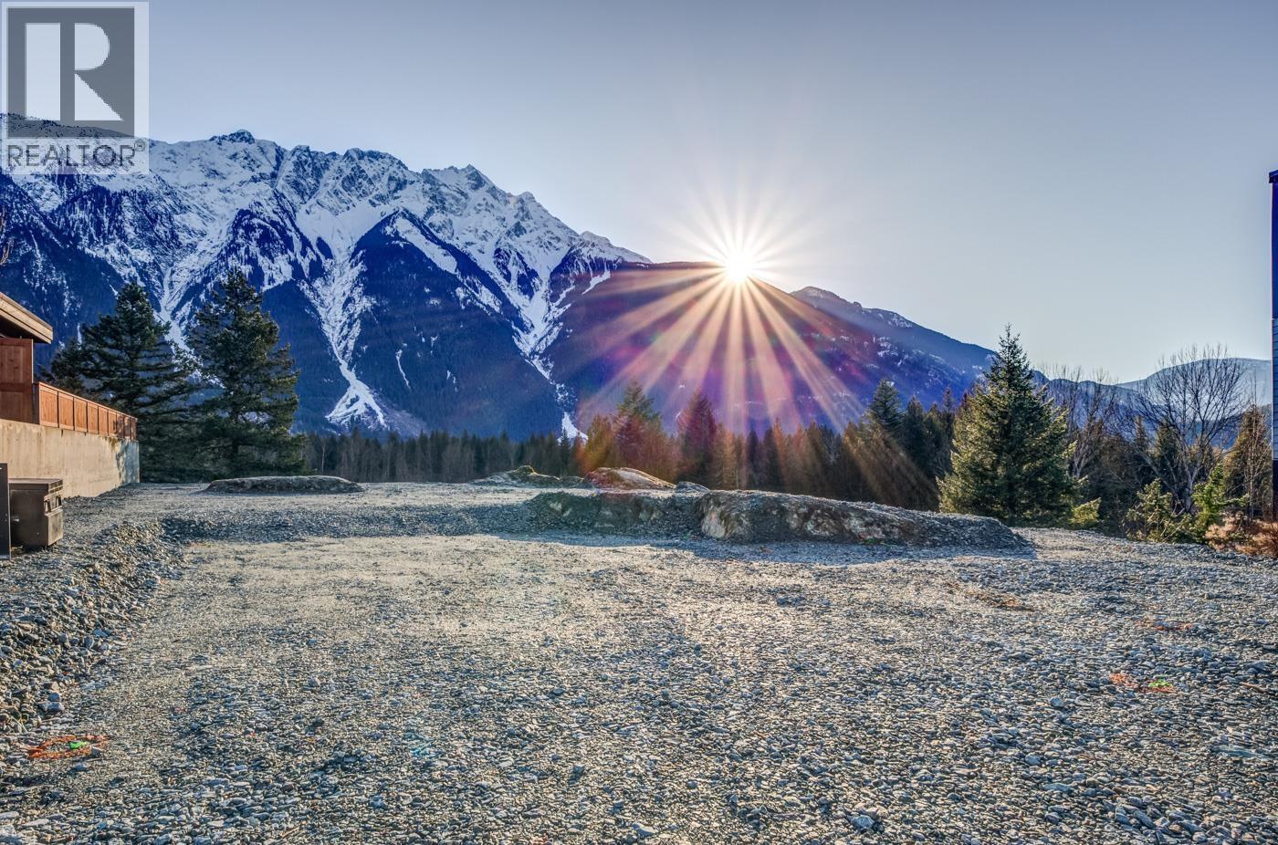 1770 Pinewood Drive, Pemberton, British Columbia  V0N 2L3 - Photo 1 - R3081711