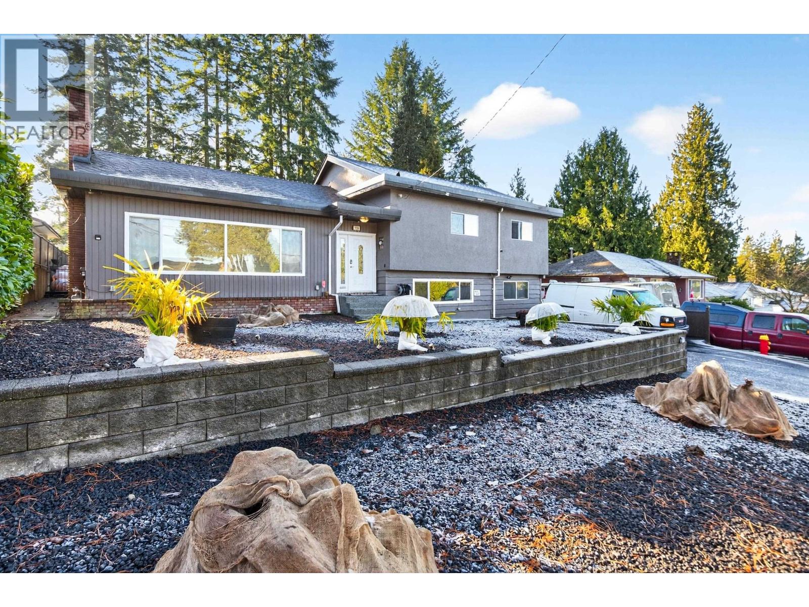 928 Stanton Avenue, Coquitlam, British Columbia  V3J 4V2 - Photo 3 - R3081670