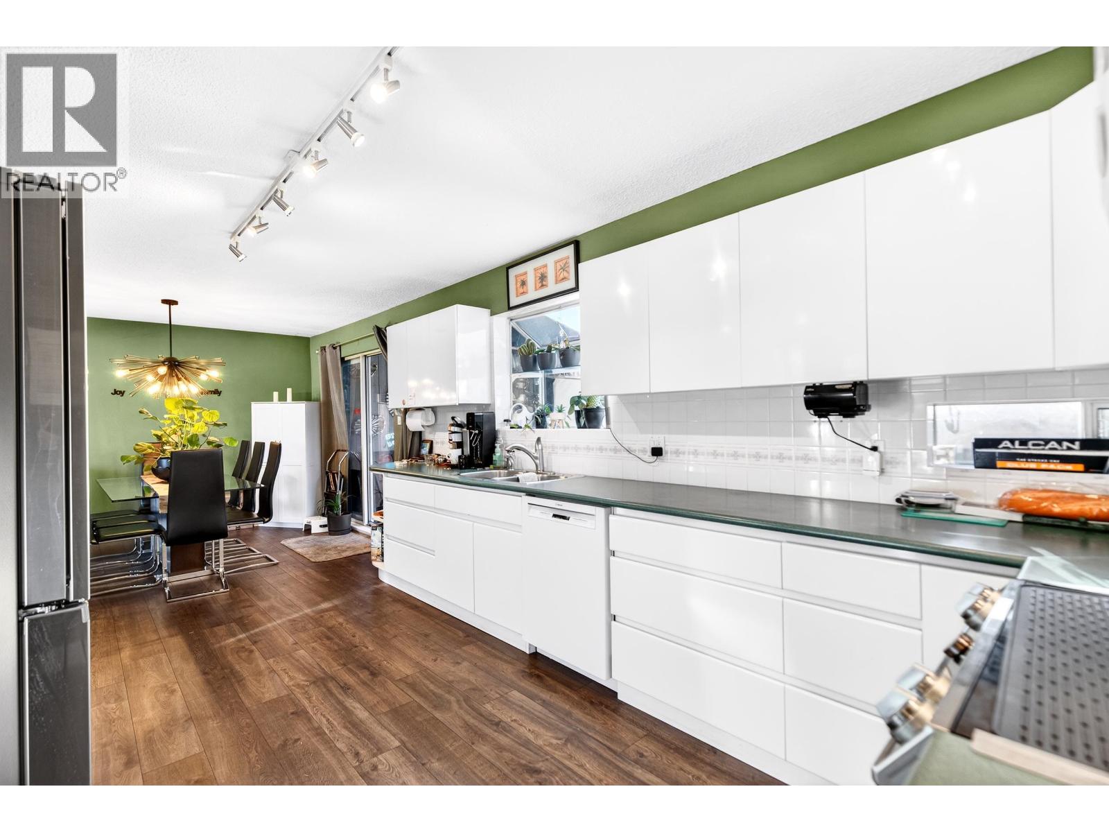 928 Stanton Avenue, Coquitlam, British Columbia  V3J 4V2 - Photo 9 - R3081670