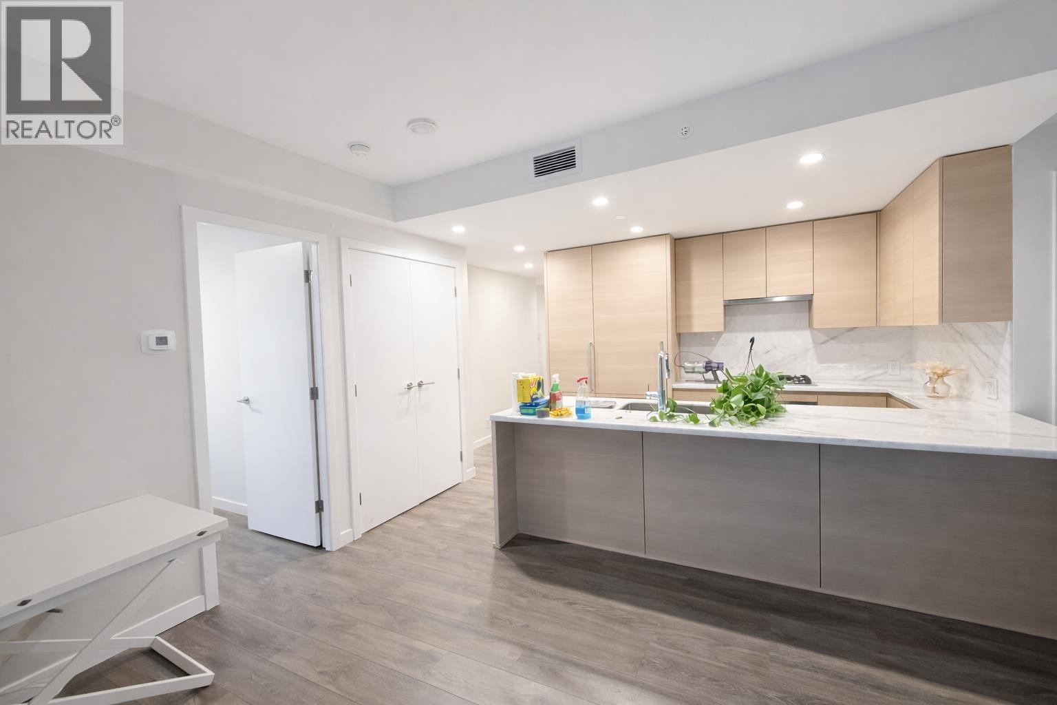 1007 305 Morrissey Rd, Port Moody, British Columbia  V3H 0M3 - Photo 2 - R3081687