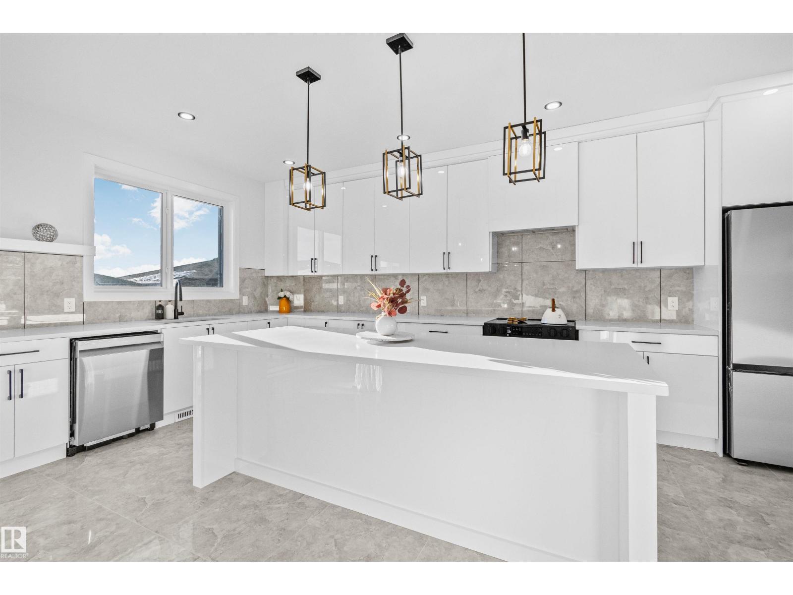 330 Roberts Wd, Leduc, Alberta  T9E 1P9 - Photo 9 - E4470606