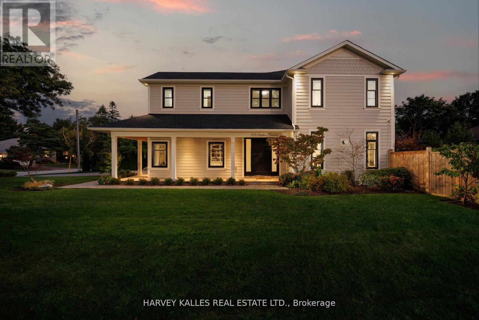 588 Stephens Crescent, Oakville, Ontario  L6K 1Y3 - Photo 3 - W12715148