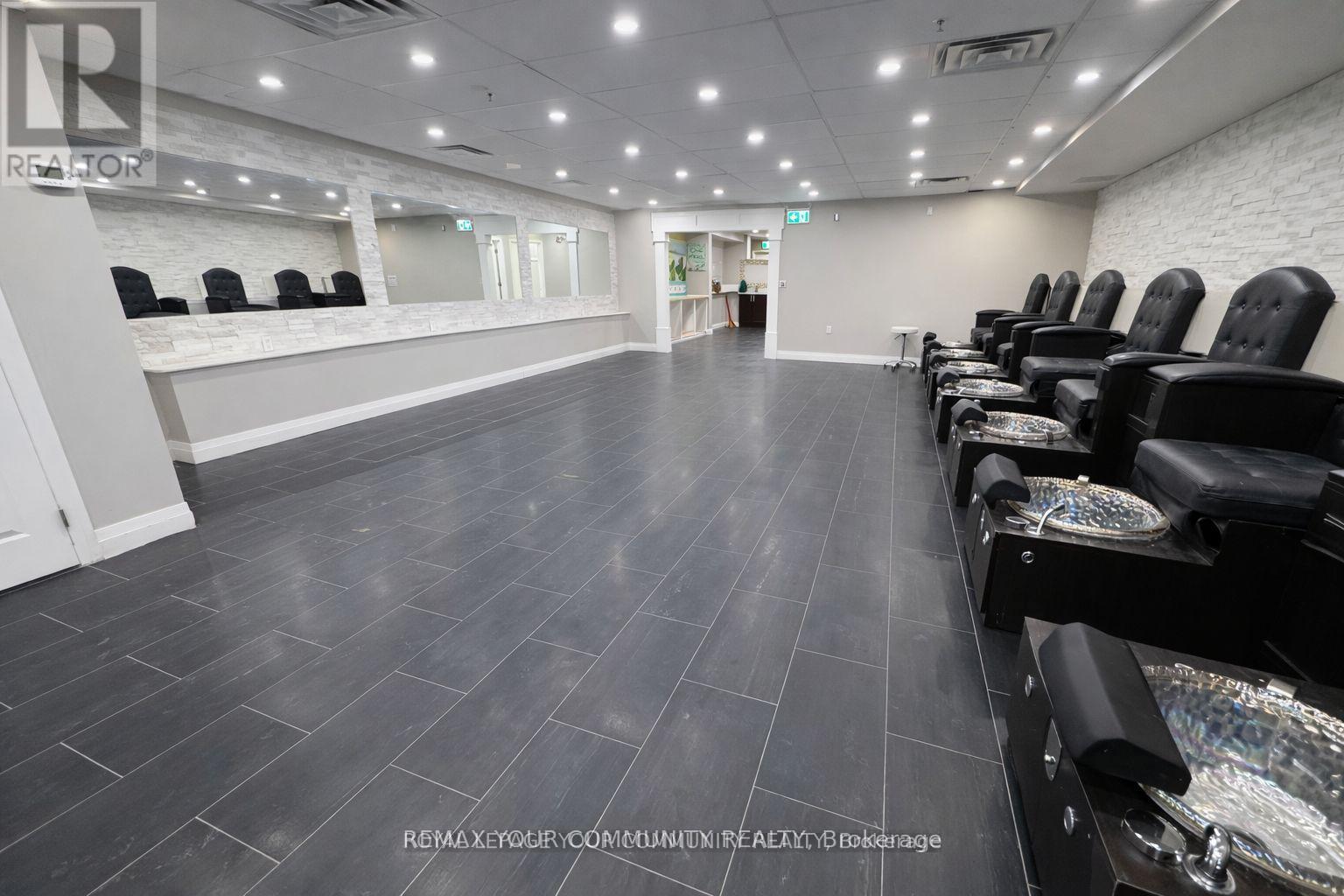 15 - 136 Winges Road N, Vaughan, Ontario  L4L 6C3 - Photo 2 - N12715628