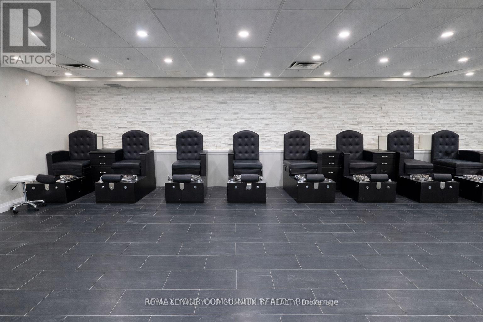 15 - 136 Winges Road N, Vaughan, Ontario  L4L 6C3 - Photo 4 - N12715628