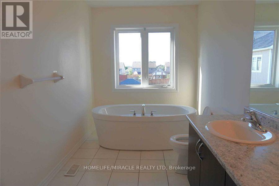 76 Wagner Crescent, Essa, Ontario  L0M 1B6 - Photo 10 - N12715634