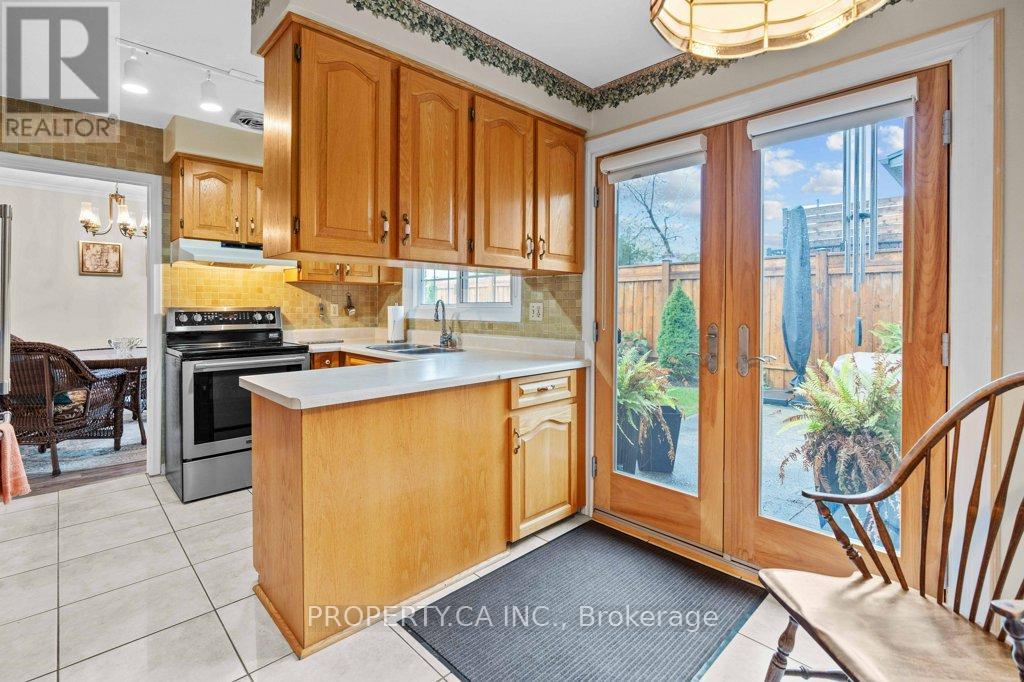 4367 Kerry Drive, Burlington, Ontario  L7L 1W2 - Photo 14 - W12715636