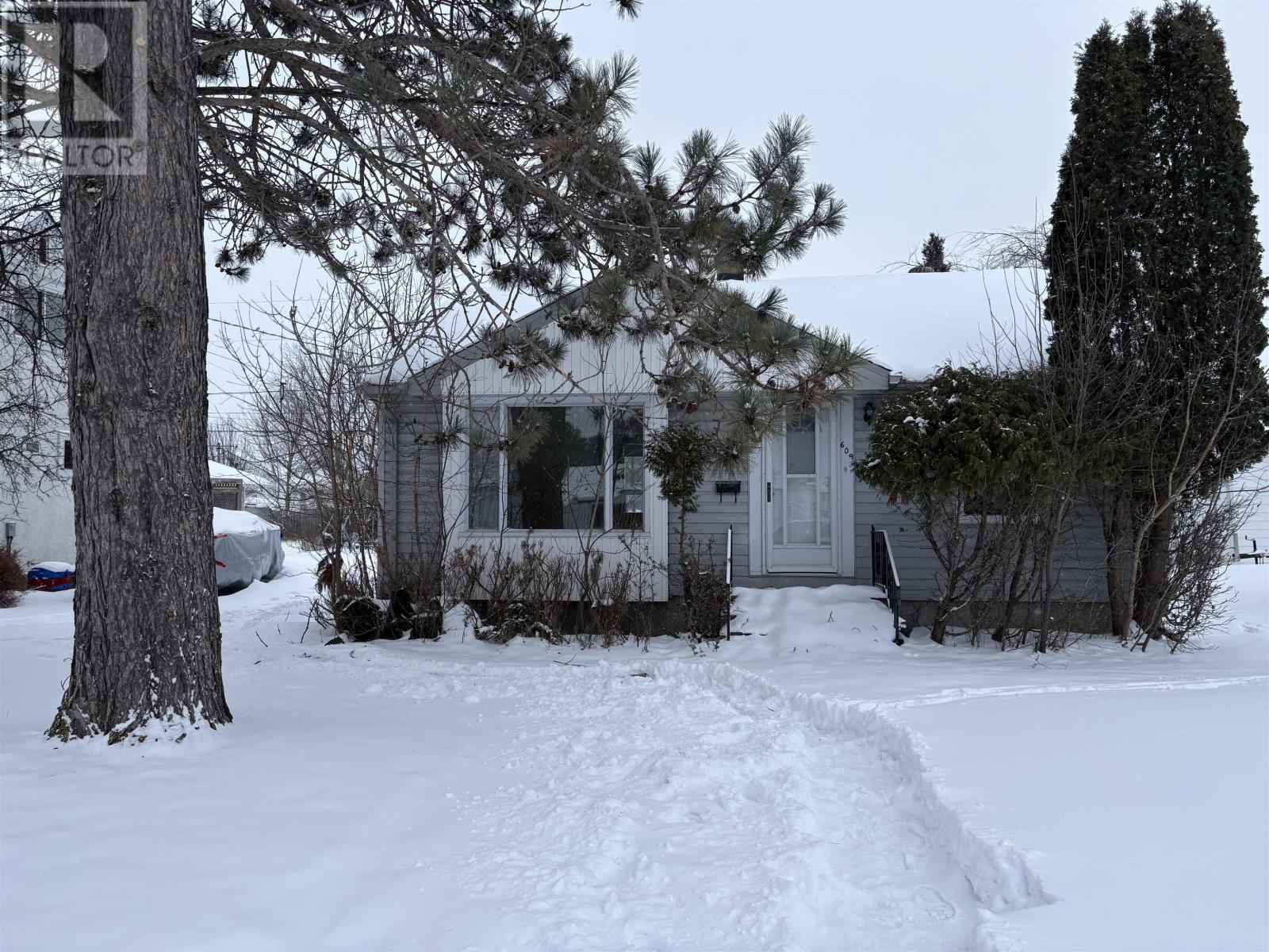 609 Second St W, Fort Frances, Ontario  P9A 2Z6 - Photo 1 - TB2600098