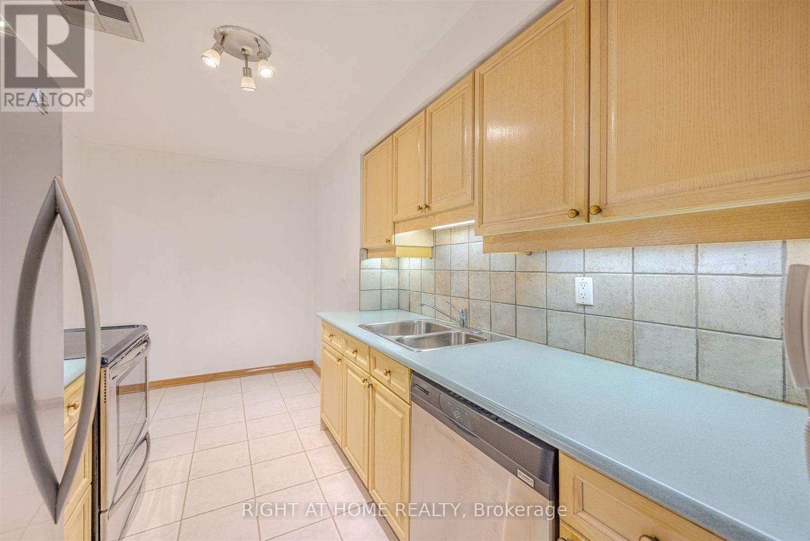 157 - 4005 Don Mills Road, Toronto, Ontario  M2H 3J9 - Photo 11 - C12715646