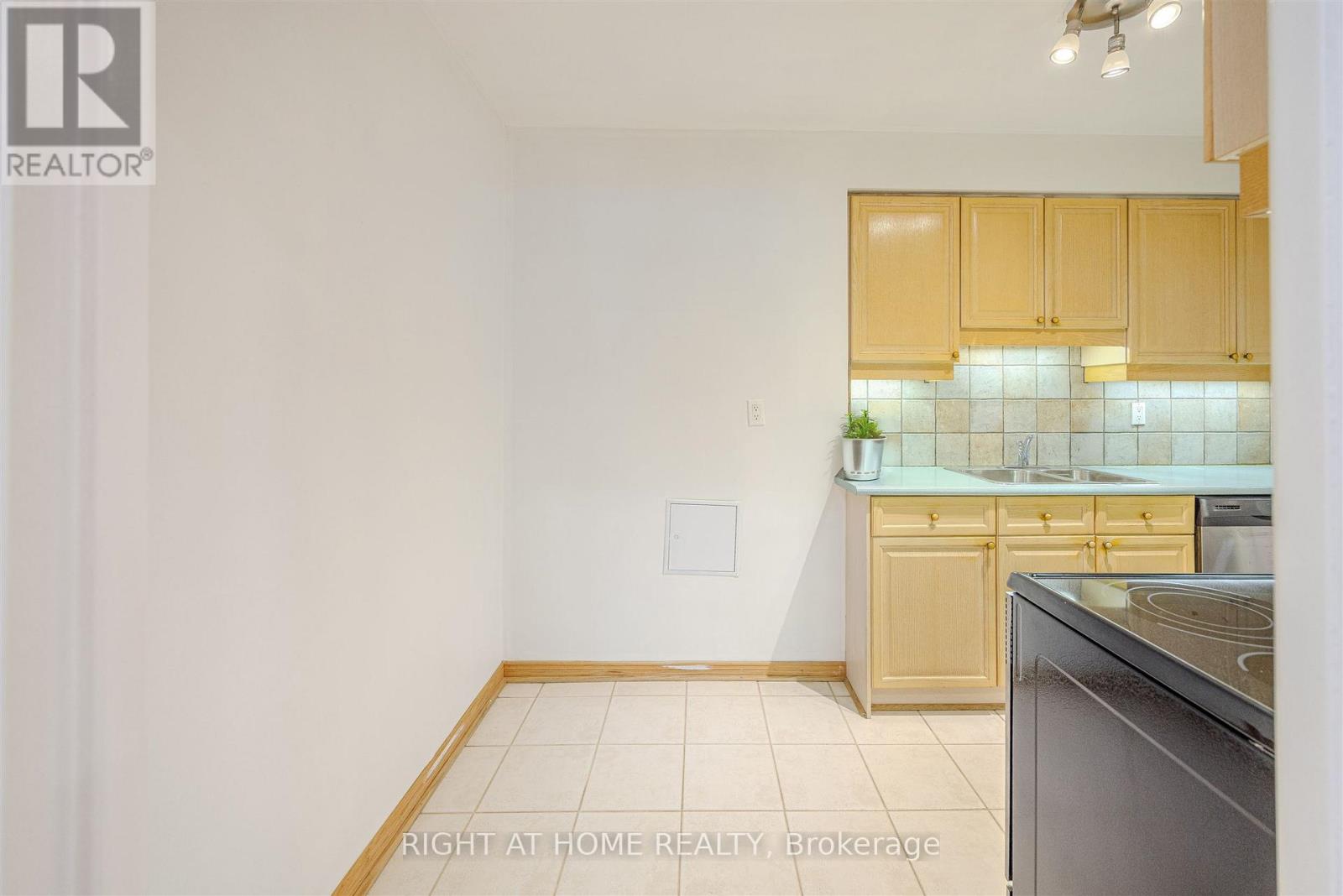 157 - 4005 Don Mills Road, Toronto, Ontario  M2H 3J9 - Photo 14 - C12715646