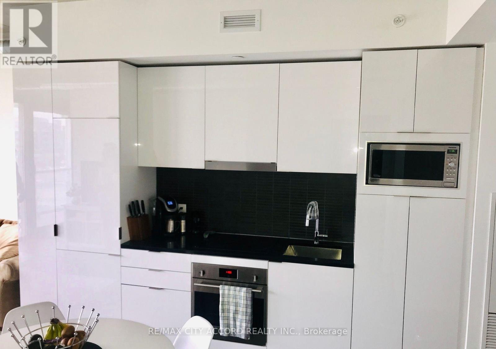 507 - 170 Bayview Avenue, Toronto, Ontario  M5A 0M4 - Photo 3 - C12715660