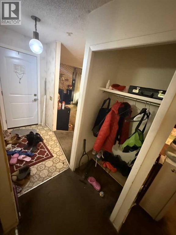 24 Bermuda Road Nw, Calgary, Alberta  T3K 1G6 - Photo 5 - A2279727