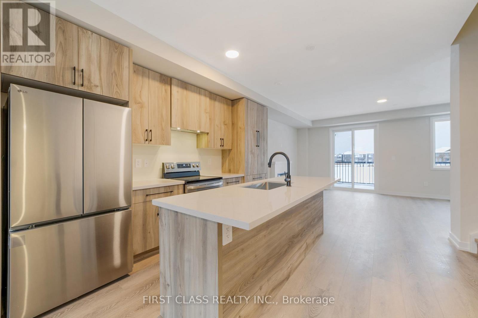 6 Honey Milk Lane, Richmond Hill, Ontario  L4B 0J5 - Photo 2 - N12715680