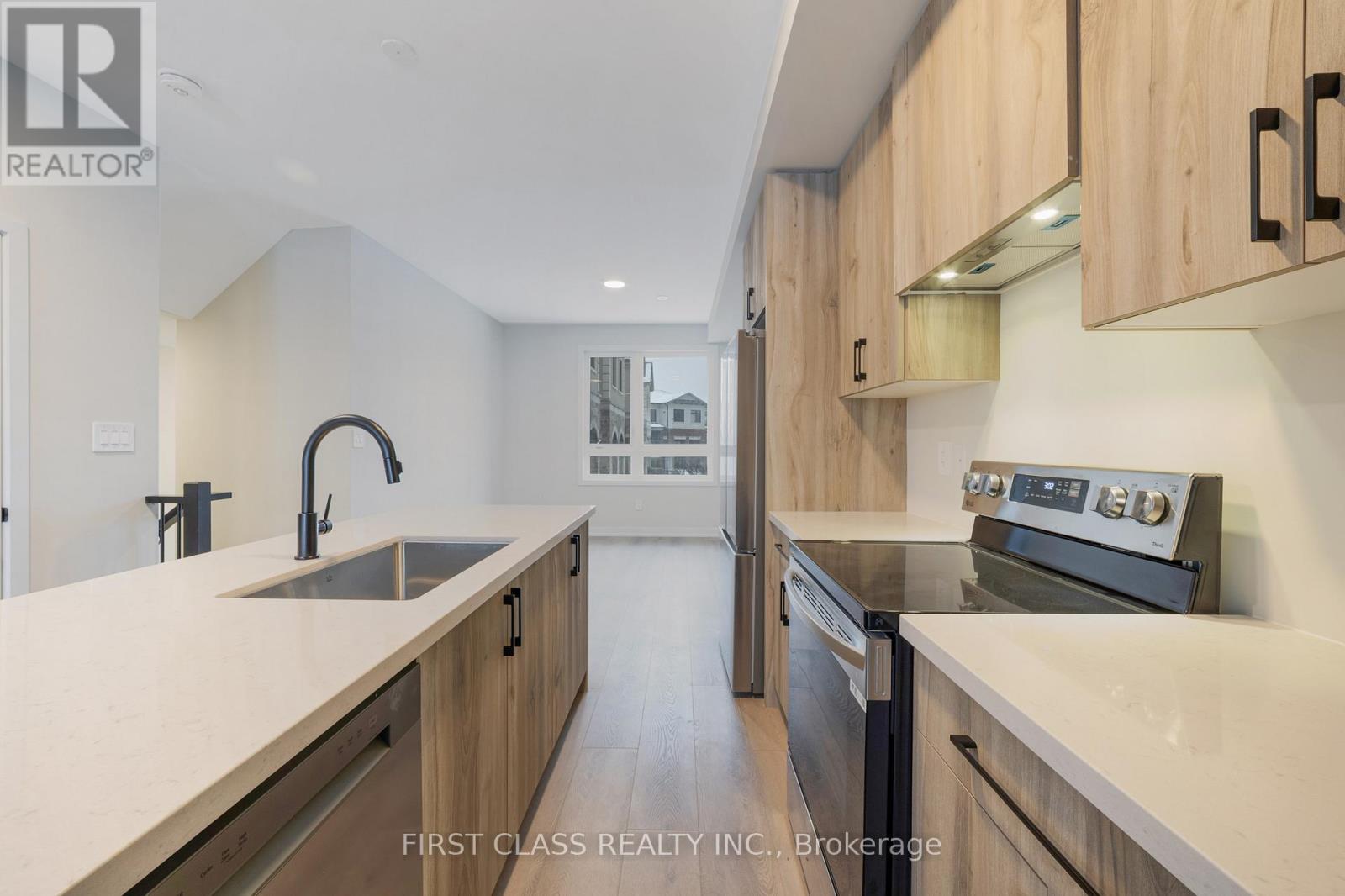 6 Honey Milk Lane, Richmond Hill, Ontario  L4B 0J5 - Photo 3 - N12715680