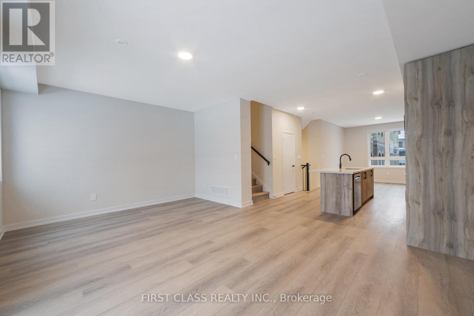 6 Honey Milk Lane, Richmond Hill, Ontario  L4B 0J5 - Photo 5 - N12715680