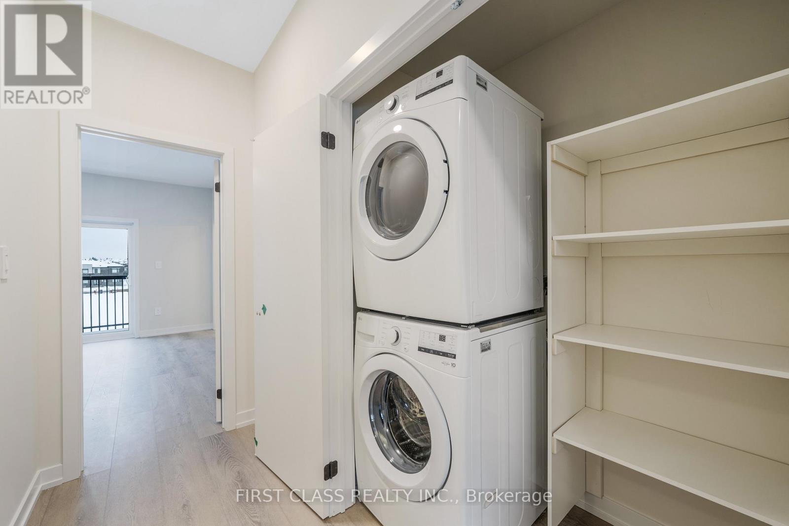 6 Honey Milk Lane, Richmond Hill, Ontario  L4B 0J5 - Photo 7 - N12715680