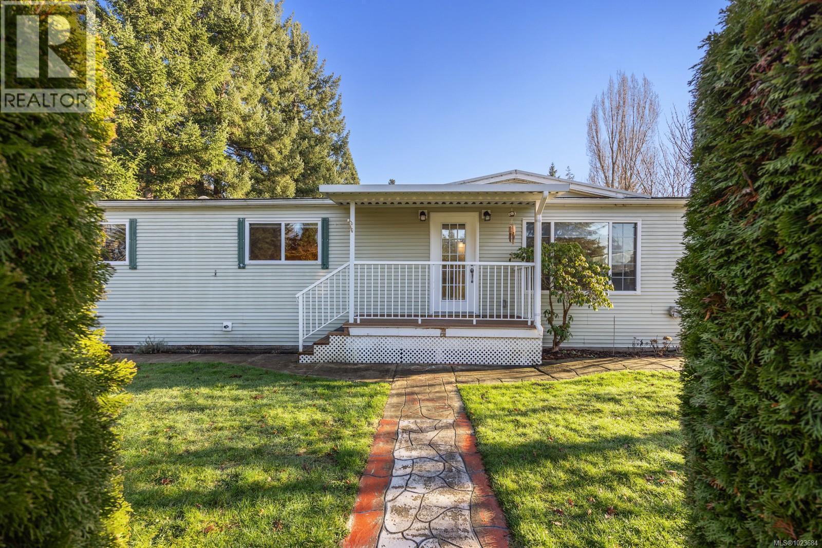 2153 Stadacona Dr, Comox, British Columbia  V9M 3P9 - Photo 2 - 1023684