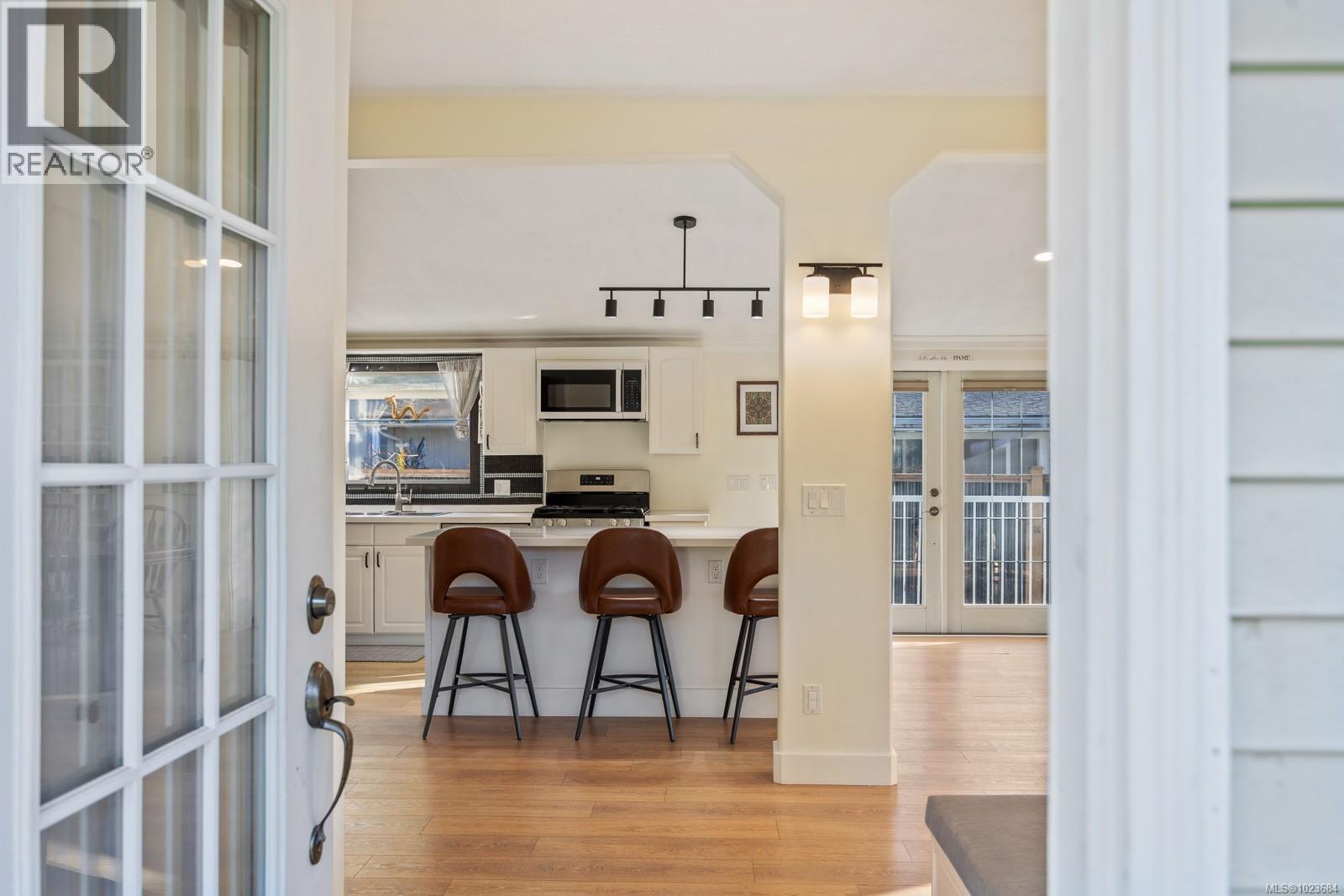 2153 Stadacona Dr, Comox, British Columbia  V9M 3P9 - Photo 3 - 1023684