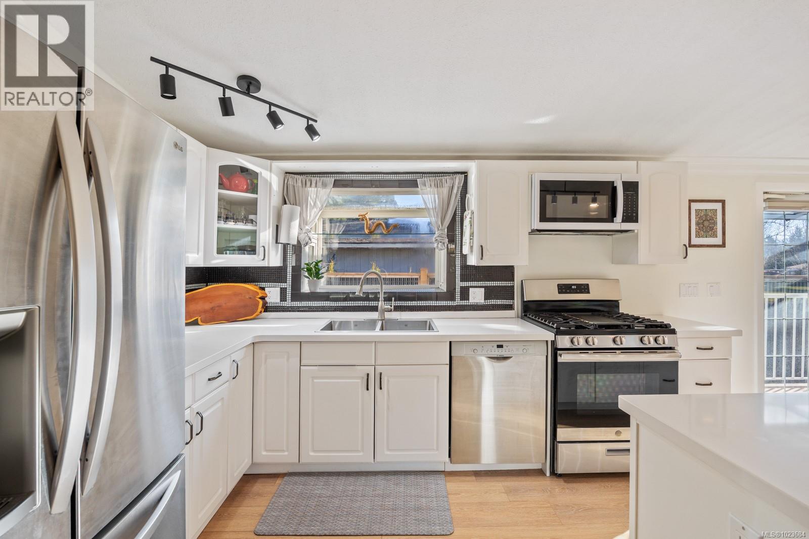 2153 Stadacona Dr, Comox, British Columbia  V9M 3P9 - Photo 5 - 1023684