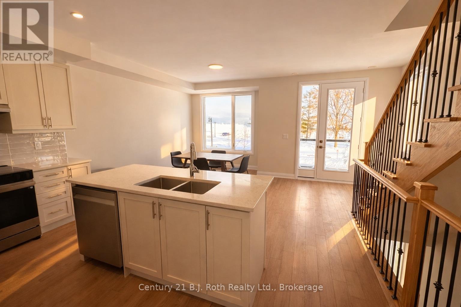 81 Lightfoot Drive, Orillia, Ontario  L3V 7L8 - Photo 5 - S12715704