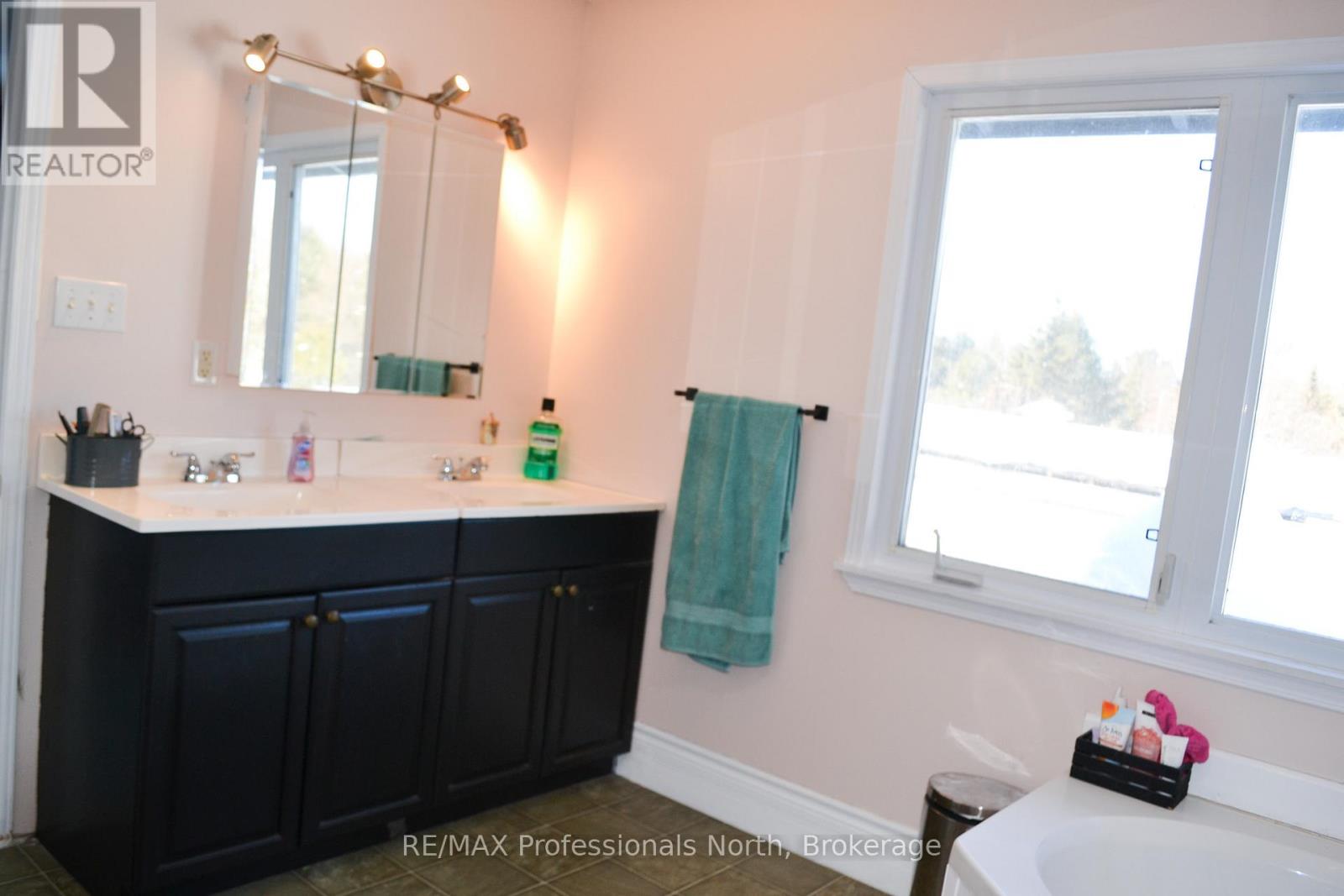 204 Mineral Springs Road, Huntsville, Ontario  P1H 2N5 - Photo 14 - X12715692