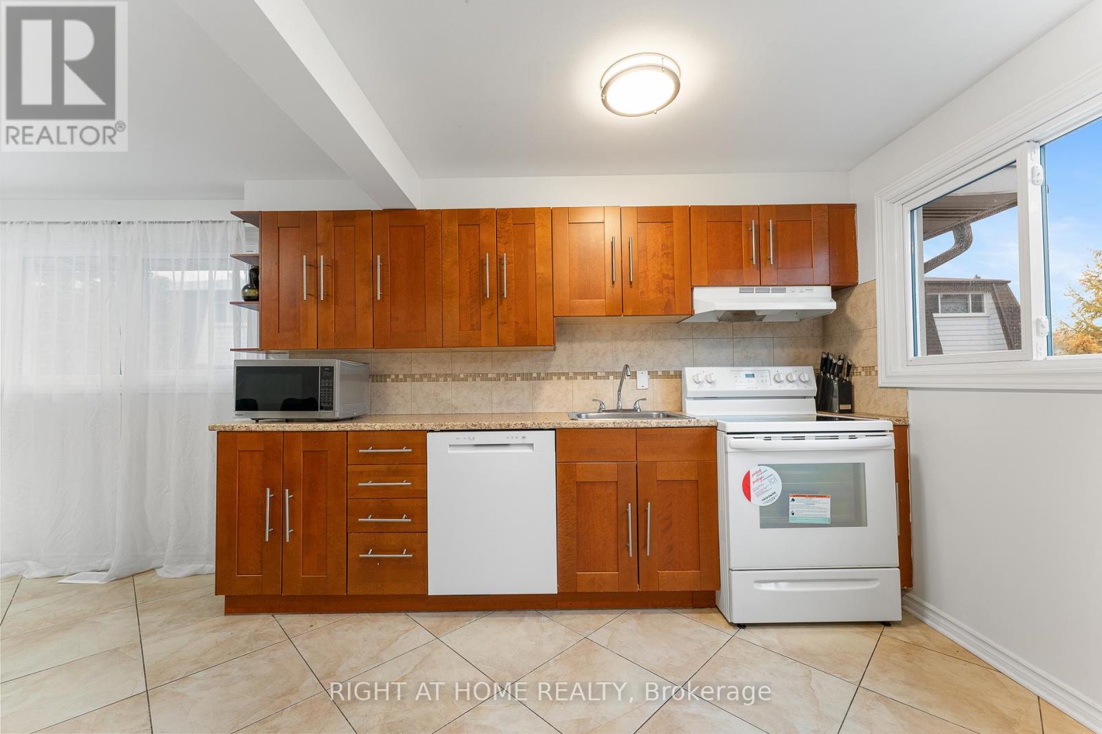 32 - 2296 Orient Park Drive, Ottawa, Ontario  K1B 4N6 - Photo 15 - X12715700