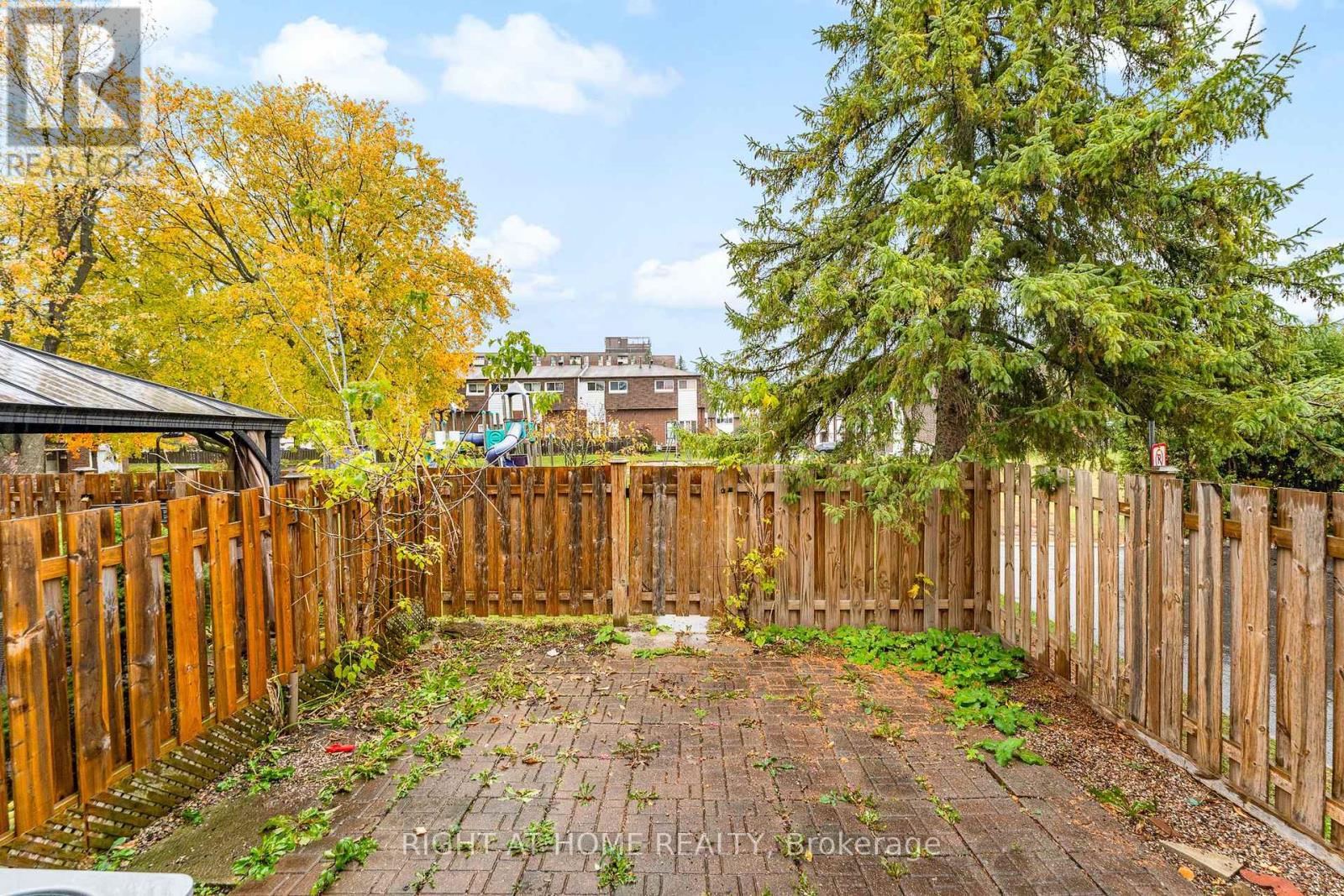 32 - 2296 Orient Park Drive, Ottawa, Ontario  K1B 4N6 - Photo 30 - X12715700