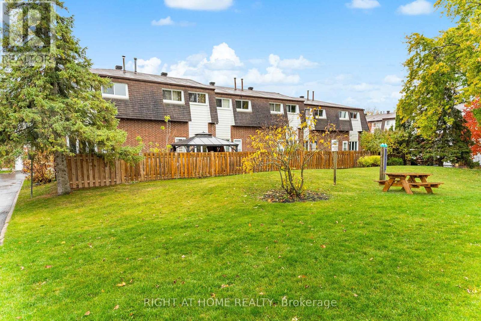 32 - 2296 Orient Park Drive, Ottawa, Ontario  K1B 4N6 - Photo 35 - X12715700