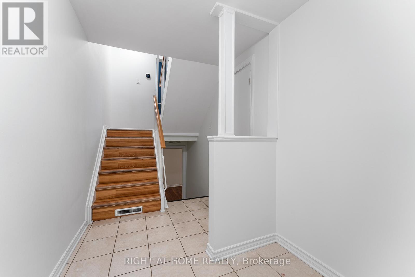 32 - 2296 Orient Park Drive, Ottawa, Ontario  K1B 4N6 - Photo 7 - X12715700