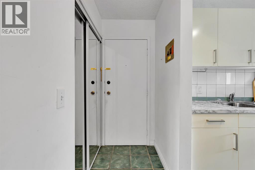 4, 104 Sabrina Way Sw, Calgary, Alberta  T2W 2N6 - Photo 4 - A2280710