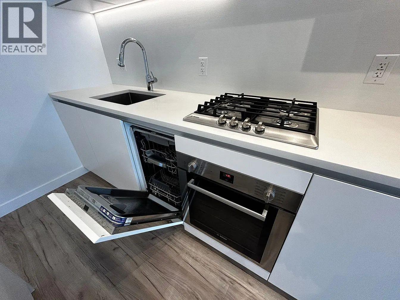 608 652 Whiting Way, Coquitlam, British Columbia  V3J 0K3 - Photo 10 - R3081700