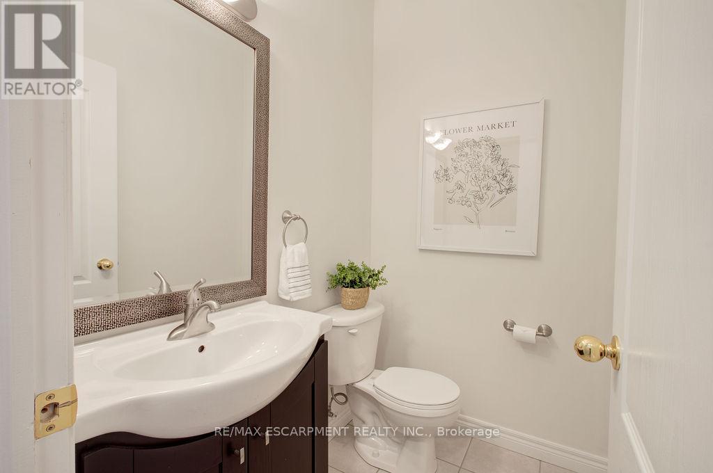 2446 Sutton Drive, Burlington, Ontario  L7L 7A9 - Photo 13 - W12715694