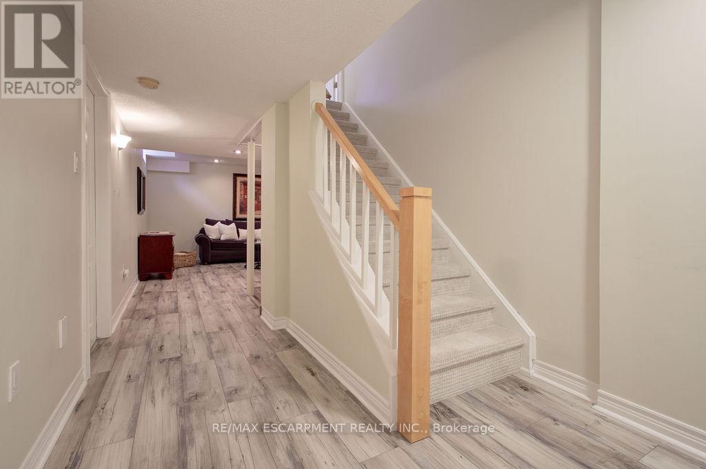 2446 Sutton Drive, Burlington, Ontario  L7L 7A9 - Photo 15 - W12715694