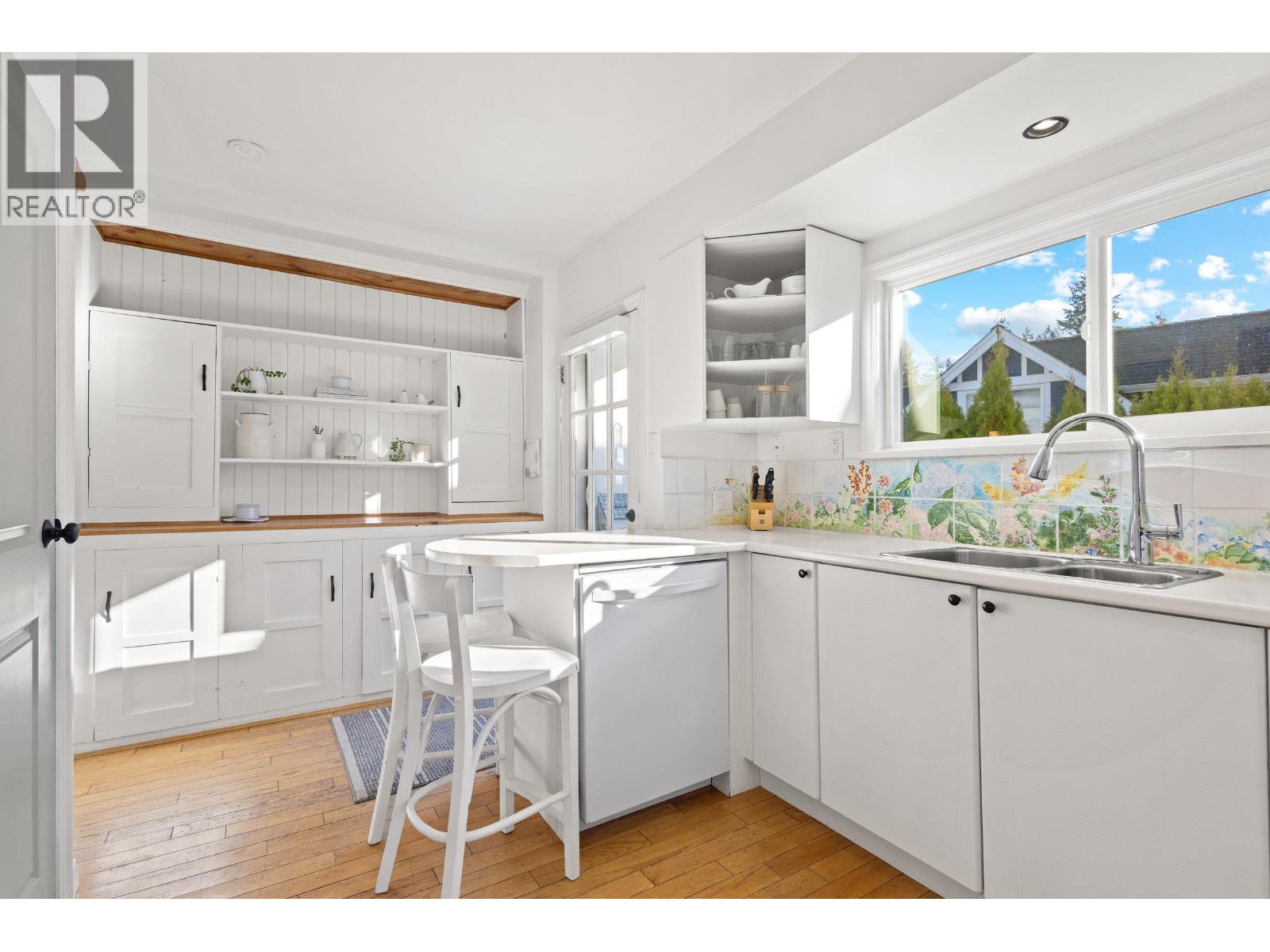 1275 Brantwood Road, North Vancouver, British Columbia  V7R 1G6 - Photo 5 - R3081678