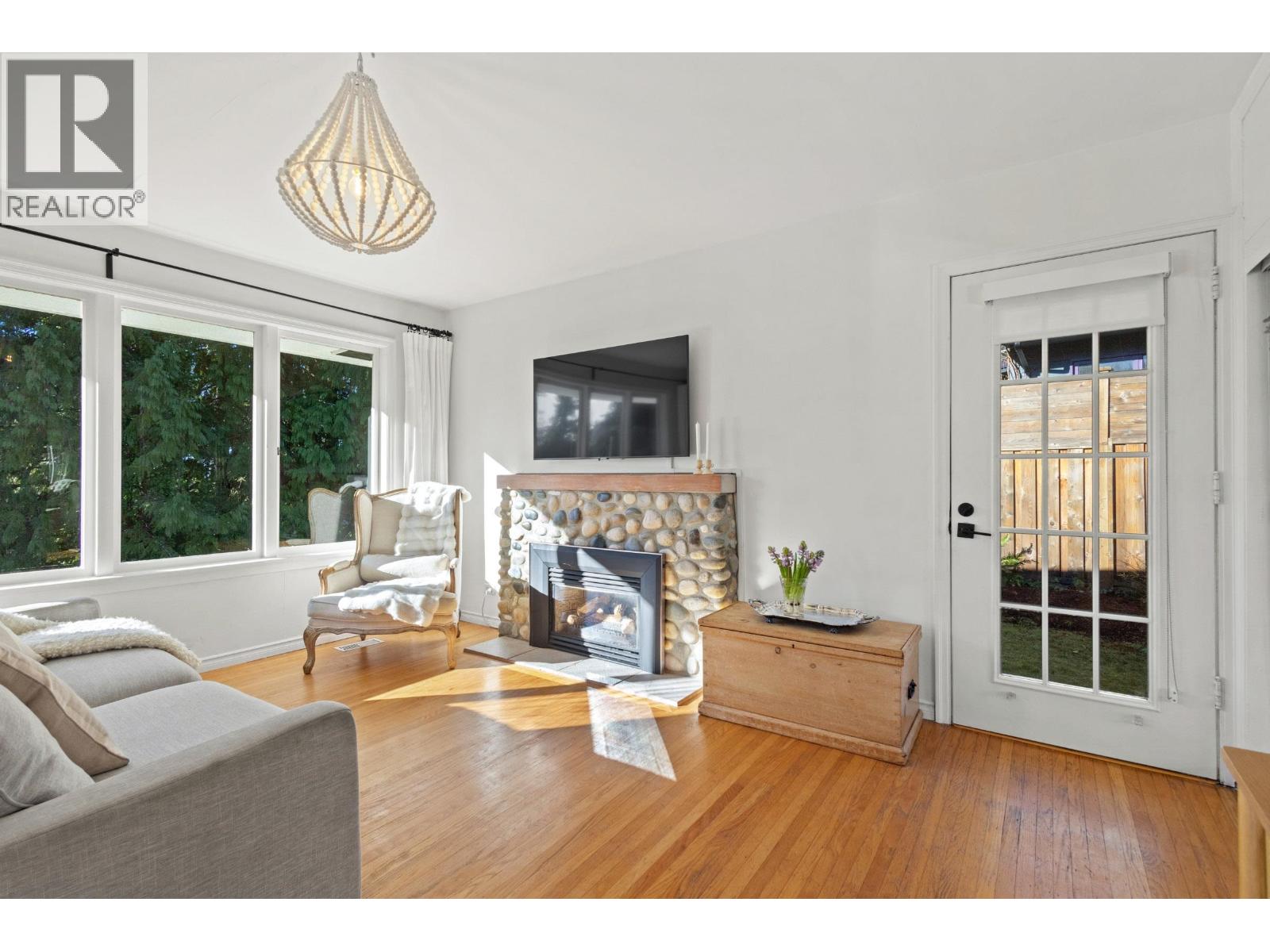 1275 Brantwood Road, North Vancouver, British Columbia  V7R 1G6 - Photo 11 - R3081678