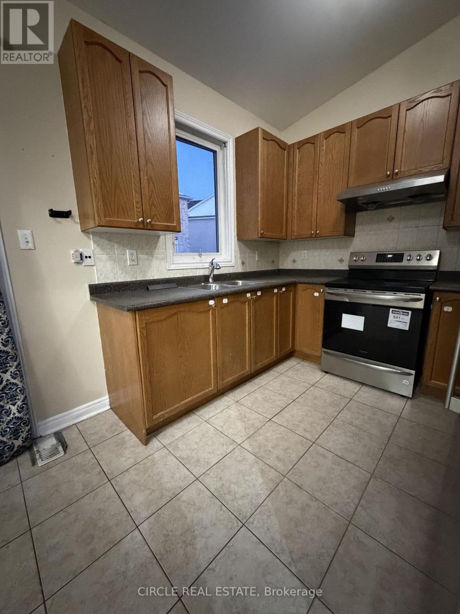 15 Tailfin Road, Brampton, Ontario  L6V 4T1 - Photo 12 - W12711872