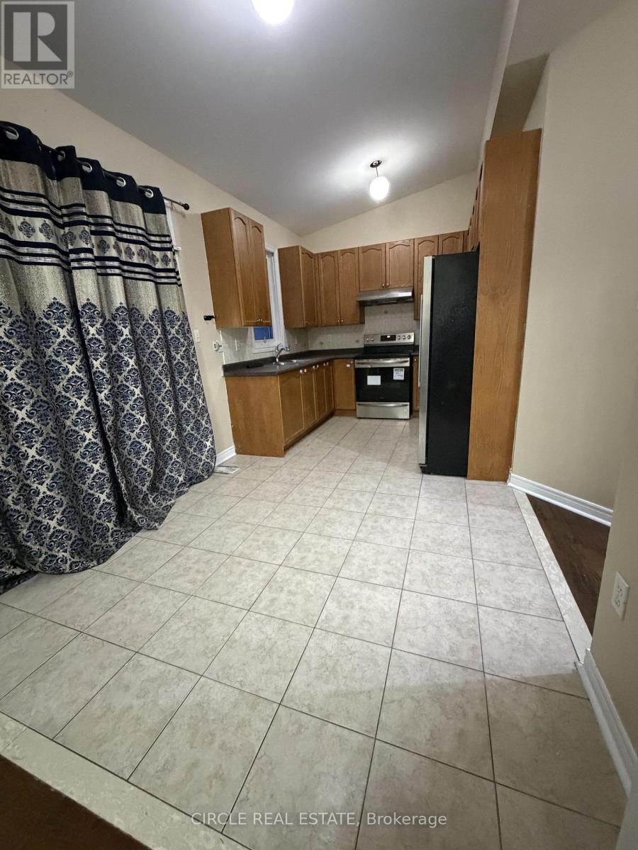 15 Tailfin Road, Brampton, Ontario  L6V 4T1 - Photo 10 - W12711872