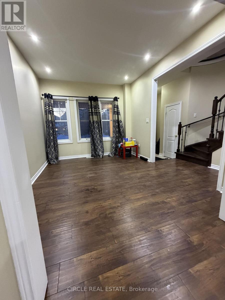 15 Tailfin Road, Brampton, Ontario  L6V 4T1 - Photo 4 - W12711872