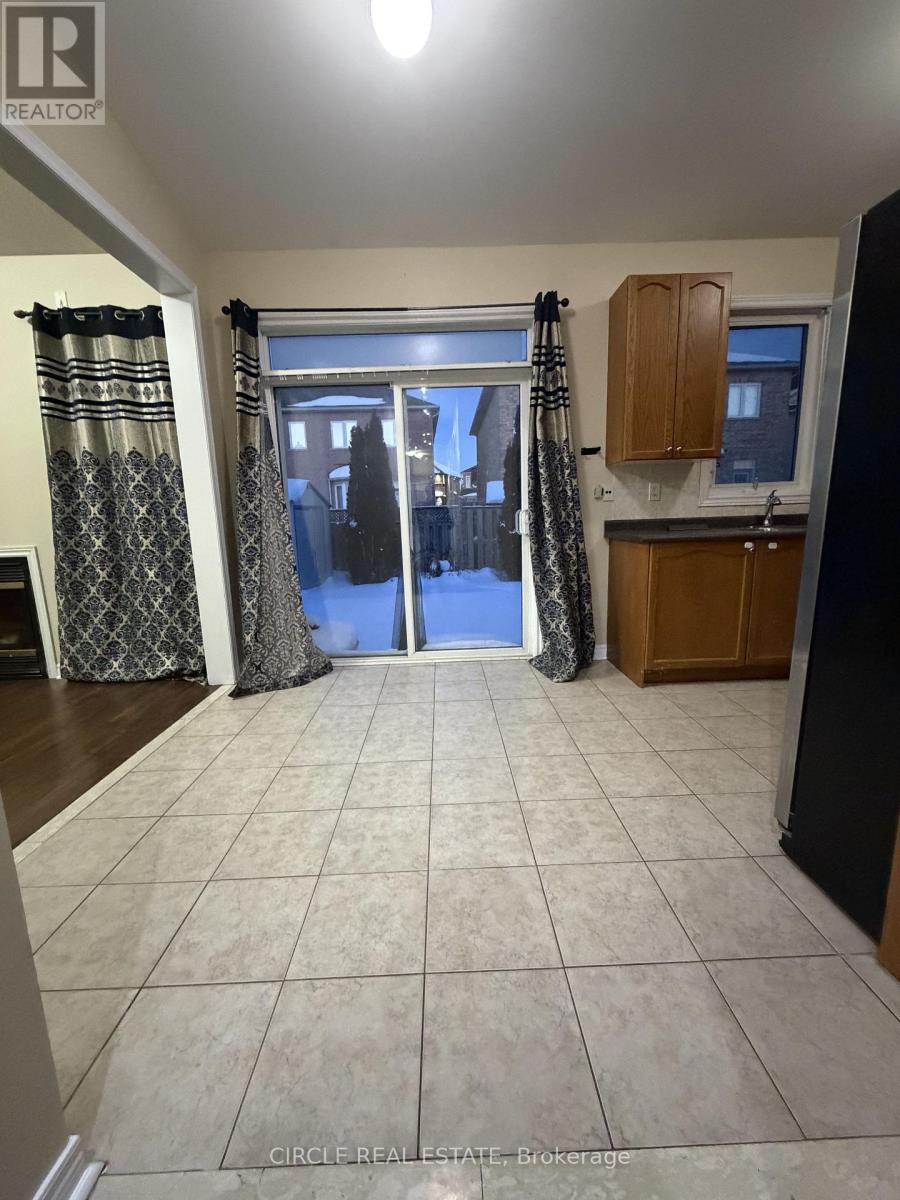 15 Tailfin Road, Brampton, Ontario  L6V 4T1 - Photo 9 - W12711872