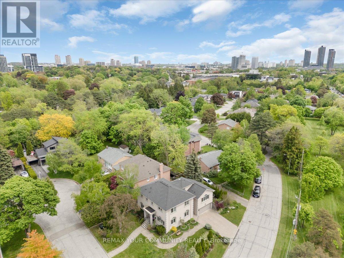 1 Marshfield Court, Toronto, Ontario  M3C 2E2 - Photo 4 - C12715712