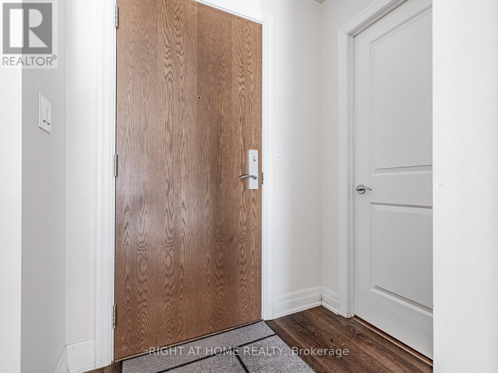 314 - 111 Civic Square Gate, Aurora, Ontario  L4G 7E3 - Photo 2 - N12715714