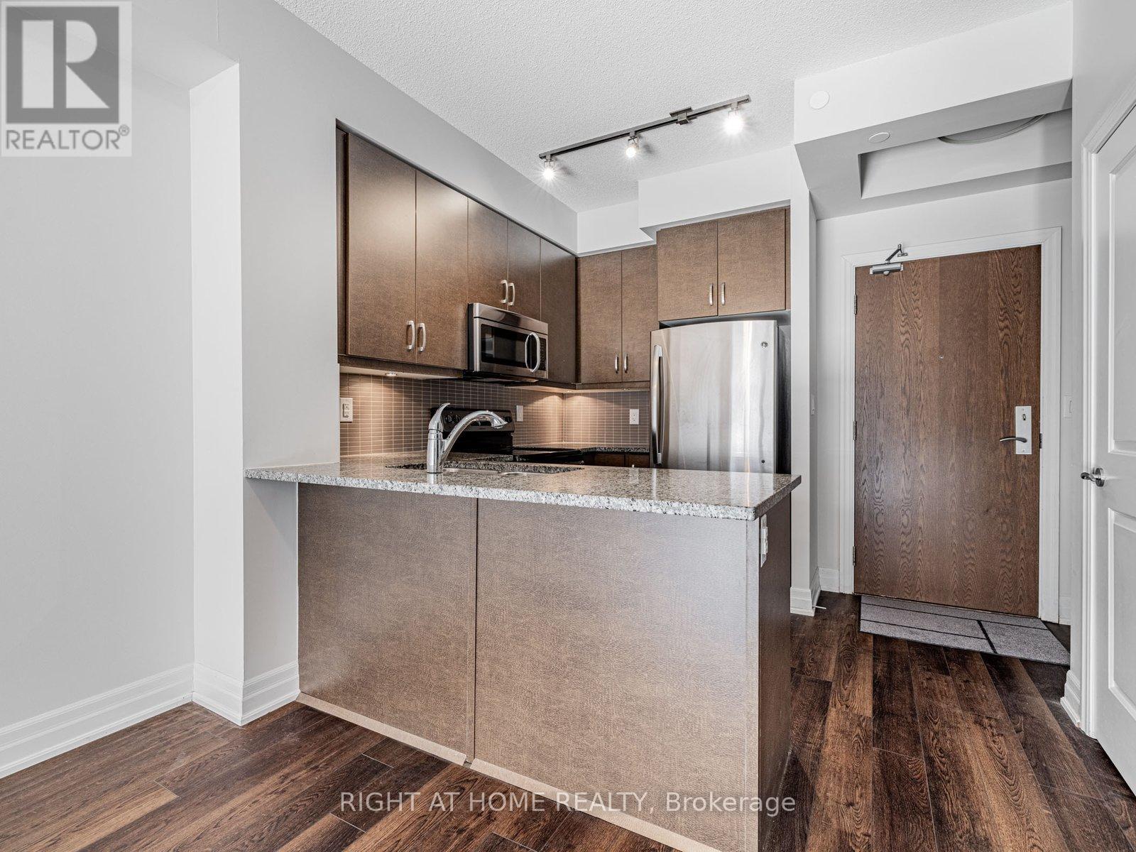 314 - 111 Civic Square Gate, Aurora, Ontario  L4G 7E3 - Photo 3 - N12715714