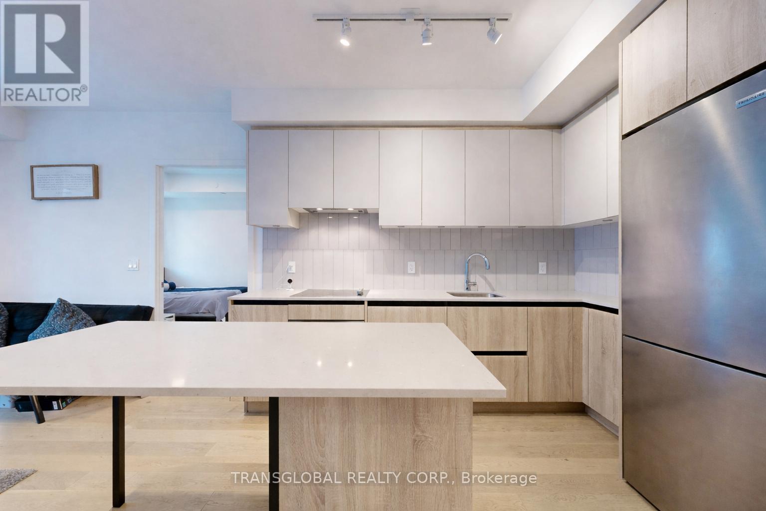 202 - 7950 Bathurst Street, Vaughan, Ontario  L4J 0L4 - Photo 2 - N12715724