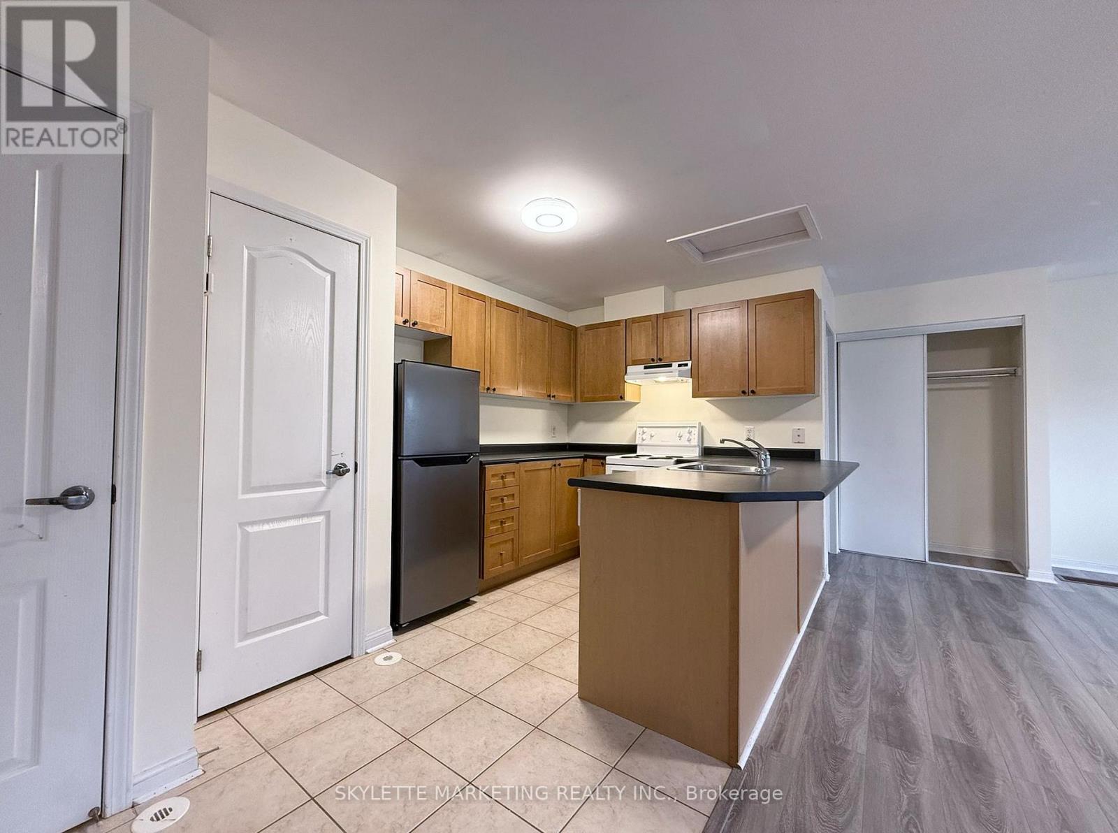 Coach - 25 Rocking Horse Street, Markham, Ontario  L6B 1L9 - Photo 2 - N12715736