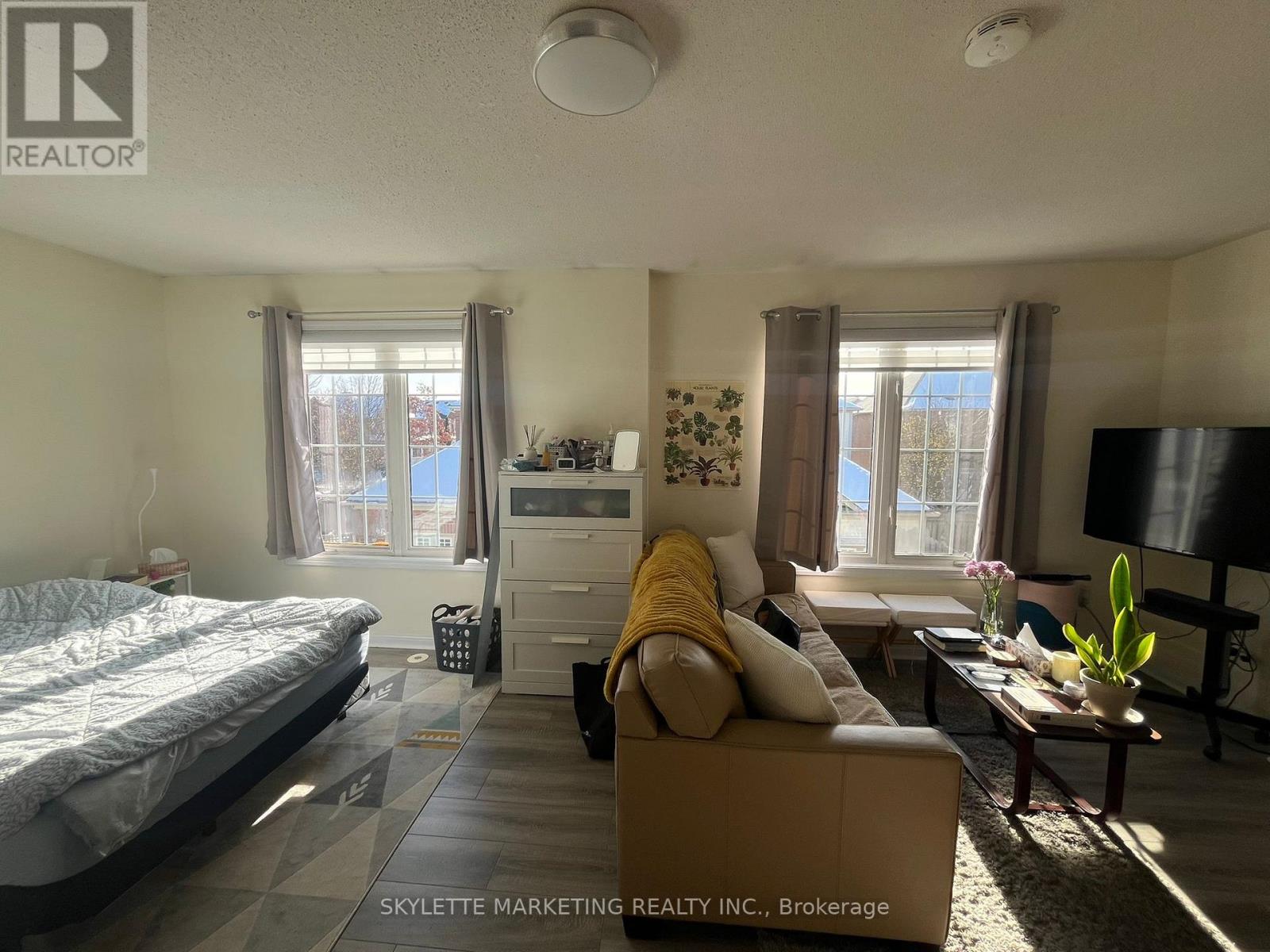 Coach - 25 Rocking Horse Street, Markham, Ontario  L6B 1L9 - Photo 5 - N12715736