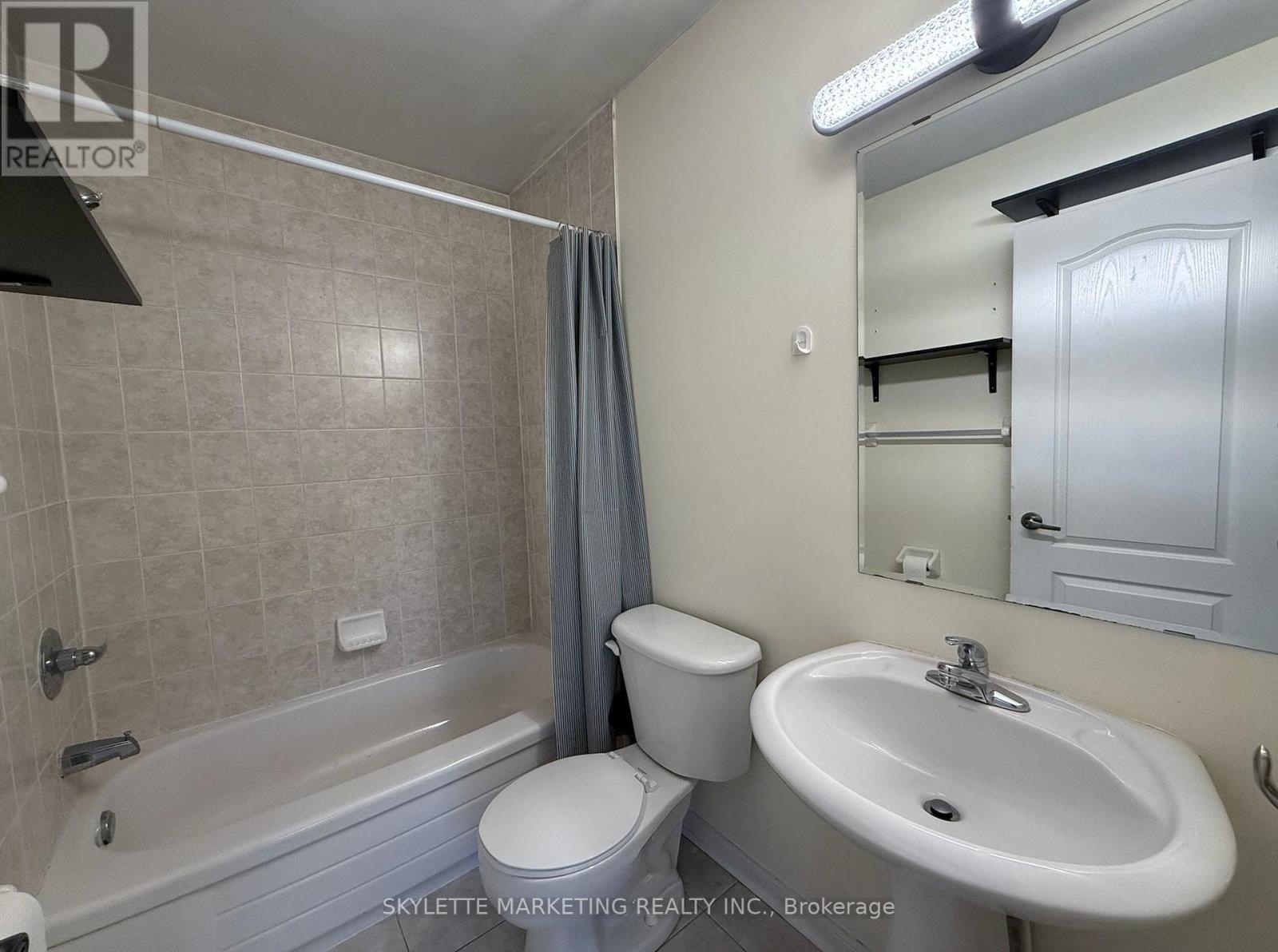 Coach - 25 Rocking Horse Street, Markham, Ontario  L6B 1L9 - Photo 7 - N12715736