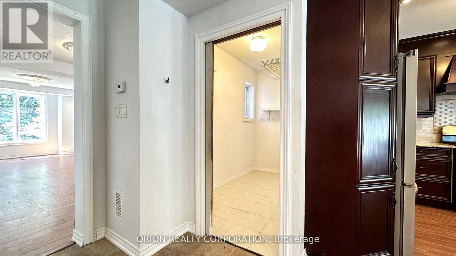 20 Holgate Street, Barrie, Ontario  L4N 2T5 - Photo 10 - S12715738